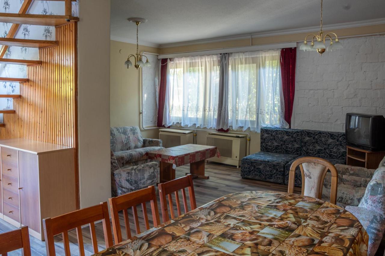 Pavai Apartman Hajdúszoboszló Buitenkant foto